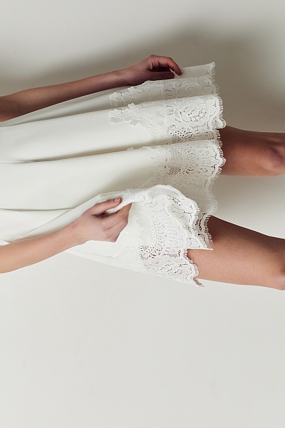 Mini sleeveless dress with lace