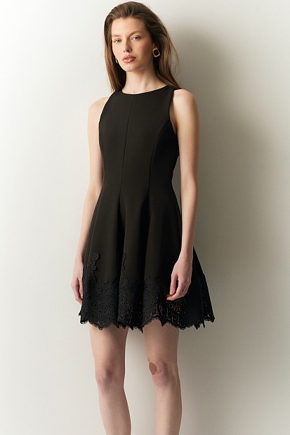 Mini sleeveless dress with lace