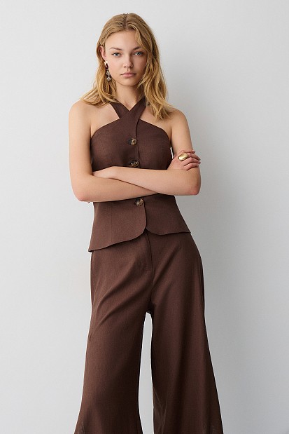 Sleeveless halter-neck blouse