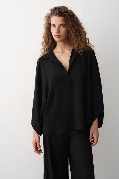Oversized μπλούζα με γιακά και μανίκια νυχτερίδα