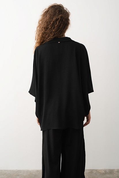 Oversized μπλούζα με γιακά και μανίκια νυχτερίδα