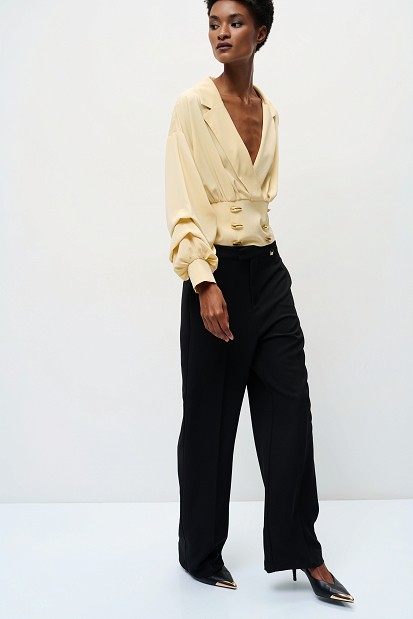Cropped blouse with decorative buttons
