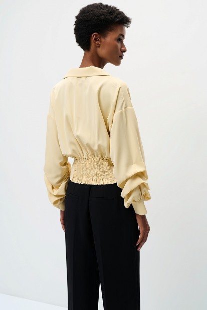 Cropped blouse with decorative buttons