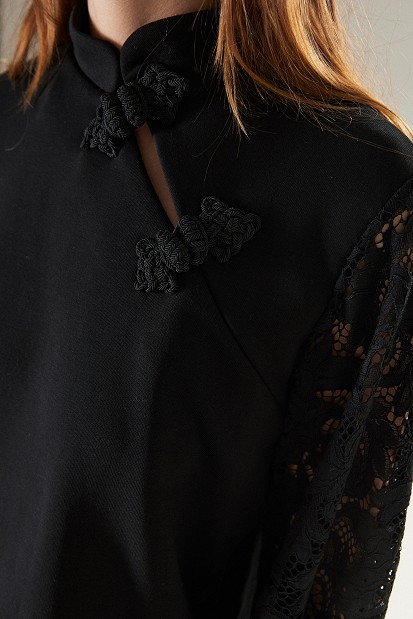 Japanese-style sweatshirt with lace