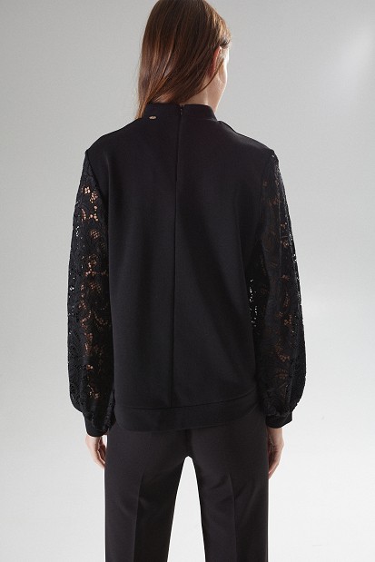 Japanese-style sweatshirt with lace