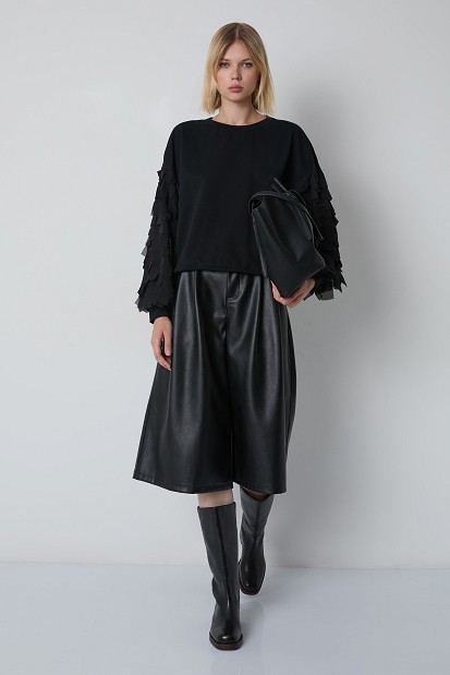 Sweatshirt with fringe detailing on the sleeves