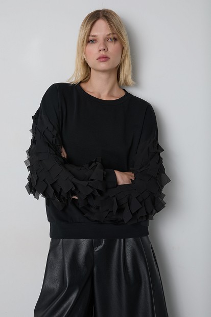 Sweatshirt with fringe detailing on the sleeves