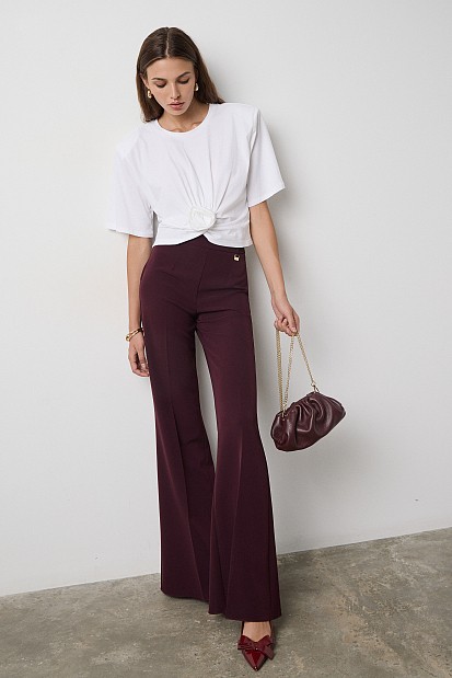 Cropped top with shoulder pads and appliqué flower