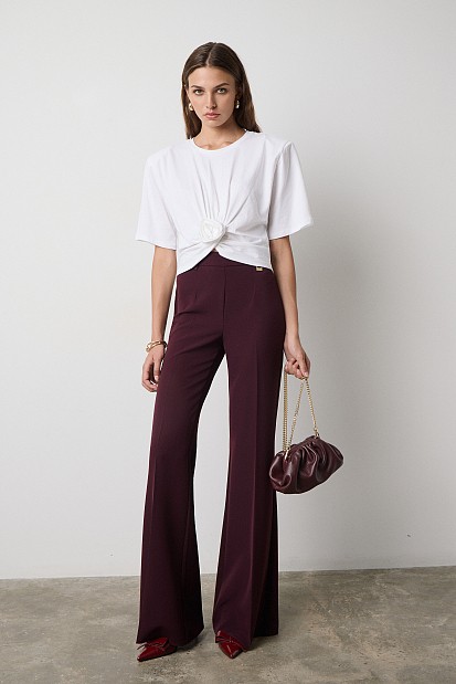 Cropped top with shoulder pads and appliqué flower