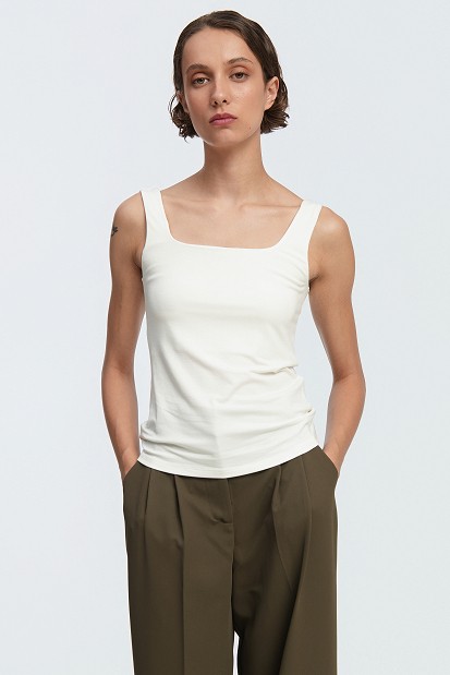 Sleeveless basic bloouse