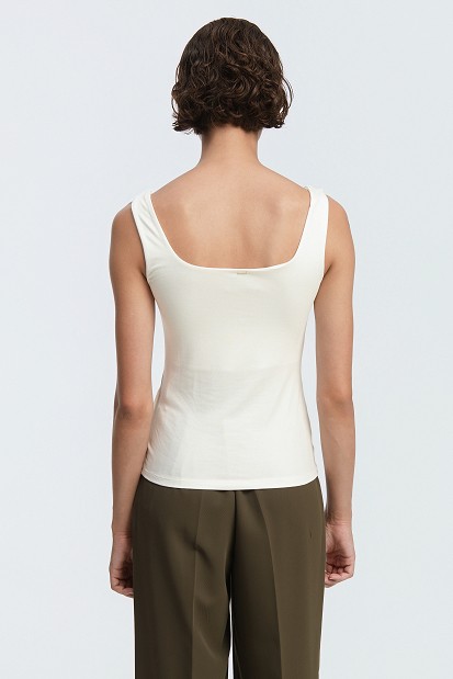 Sleeveless basic bloouse