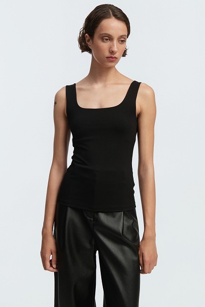 Sleeveless basic bloouse