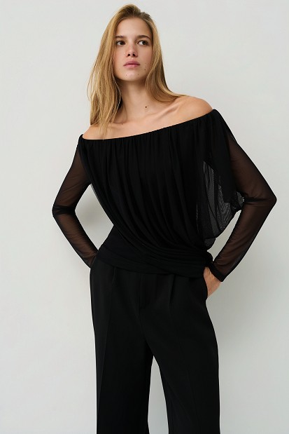 Off-shoulders draped blouse