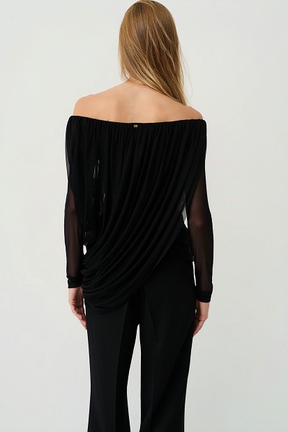Off-shoulders draped blouse