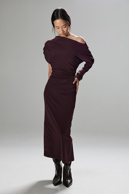 Rochie midi pe un umăr
