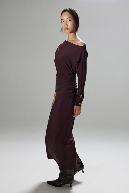 Rochie midi pe un umăr