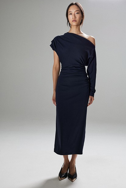 Rochie midi pe un umăr