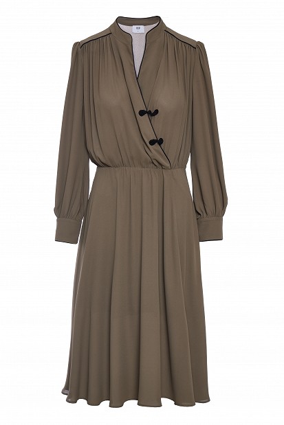 Crepe midi dress with decorative buttons