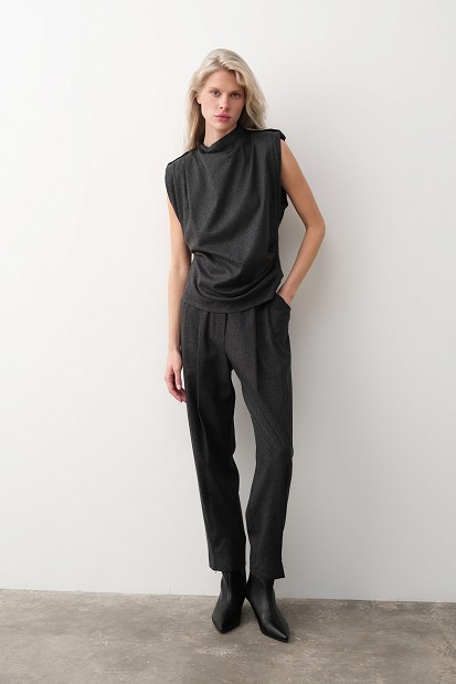Pantaloni barrel-leg cu pliuri