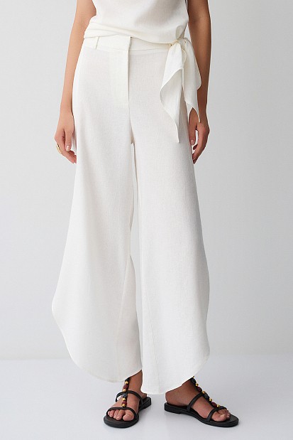Trousers with side slit details