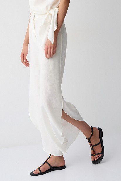 Trousers with side slit details
