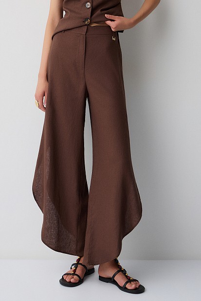 Trousers with side slit details