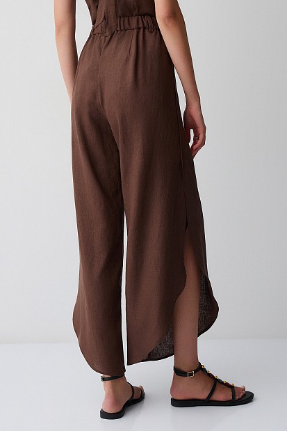 Trousers with side slit details