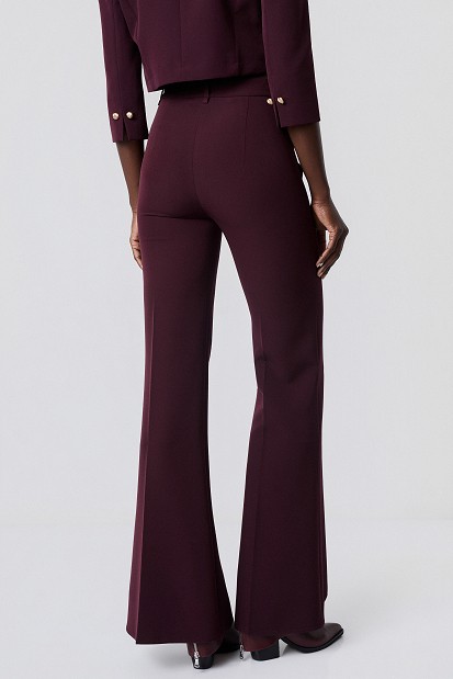 Pantaloni evazați