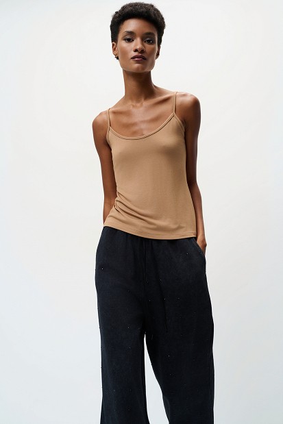 Sleeveless basic top
