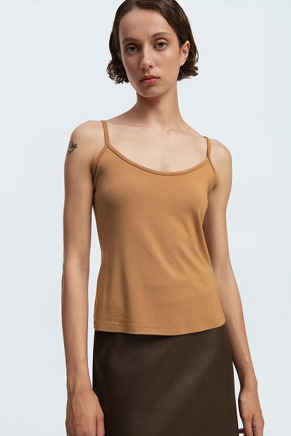Sleeveless basic top