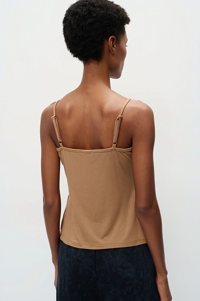 Sleeveless basic top
