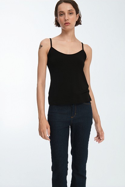 Sleeveless basic top