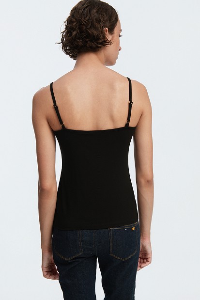 Sleeveless basic top