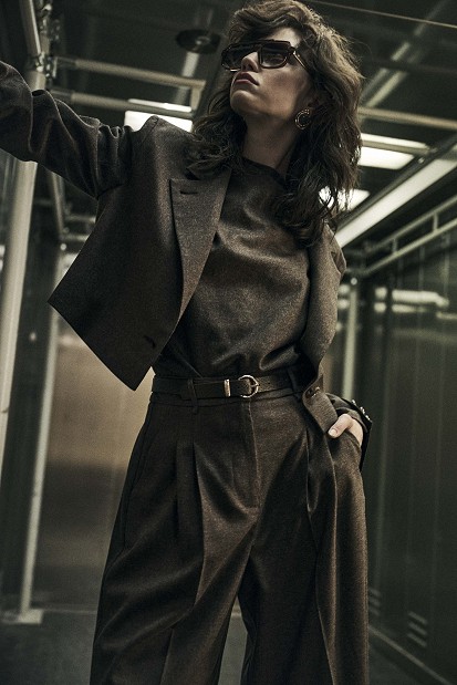 Cropped blazer with decorative pocket