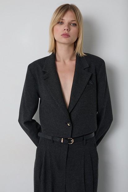 Cropped blazer with decorative pocket