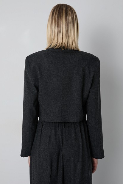 Cropped blazer with decorative pocket