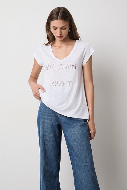 V-neck T-shirt with a printed design