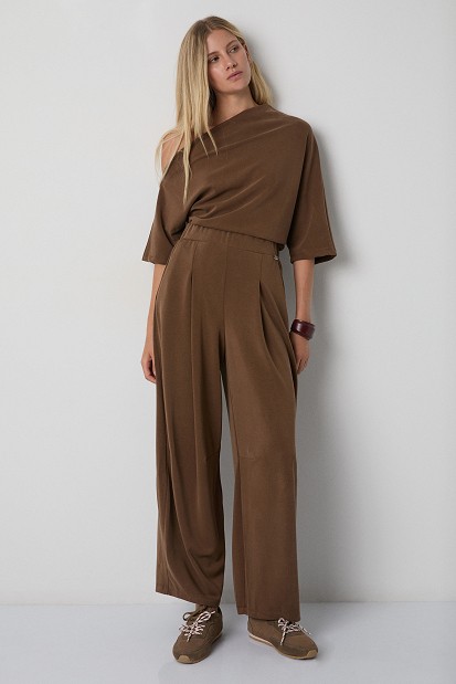 Pleated trousers