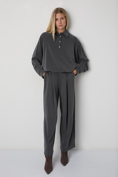 Pleated trousers