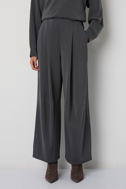 Pleated trousers