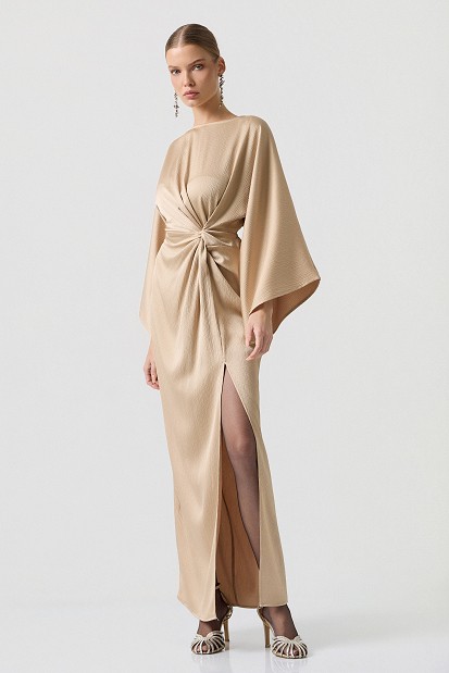 Rochie lungă cu aspect satinat și detaliu încrețit – Gold Label
