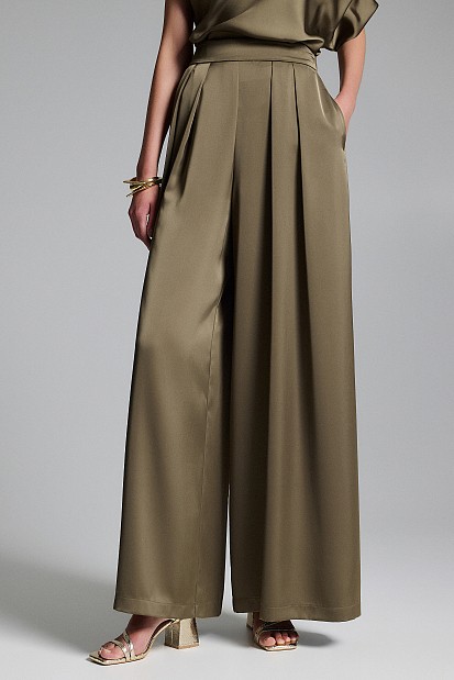 Pantaloni wide leg cu aspect satinat și pliuri - Gold label