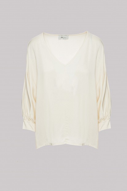 Blouse with bat sleeves