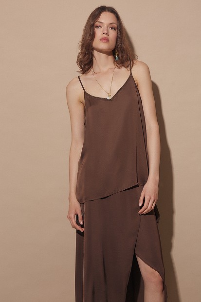 Sleeveless blouse with satin touch