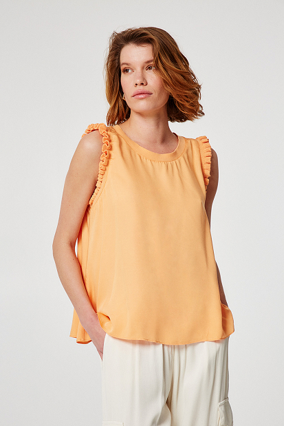 Sleeveless top with frills