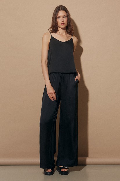 Highwaisted trousers with satin touch