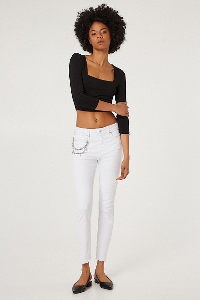 Selena mid-rise jeans with chain
