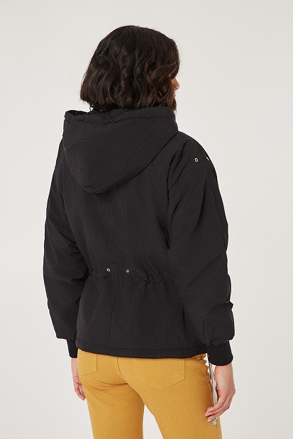 Shortline jacket with hood