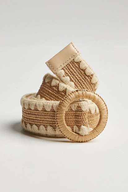 Belt with woven design and broderie