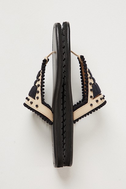 Flat leather sandal